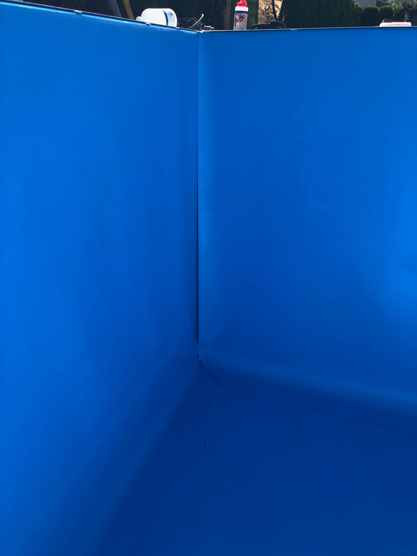 Lavoro reale — angolo di parete in PVC armato azzurro