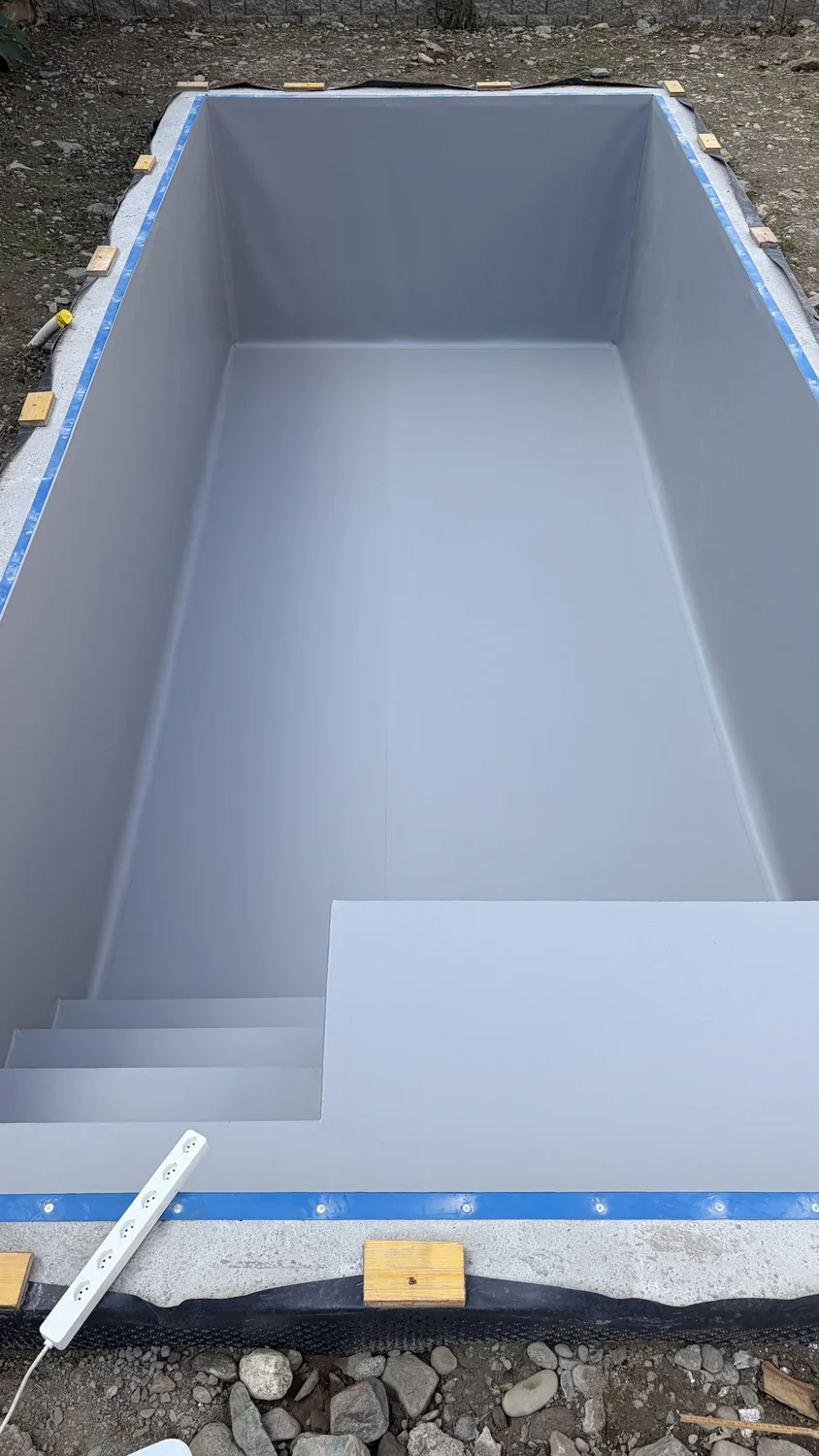 Piscina terminata — vasca 7x3,5 in PVC armato